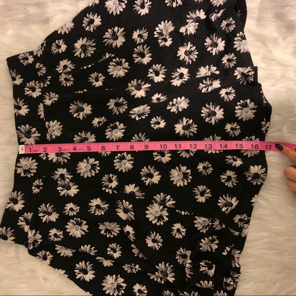 90’s inspired black white sunflower skater skirt - Picture 3 of 4